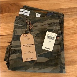🚫Sold🚫NWT Women’s Lucky Brand Ava Camo Jeans 28